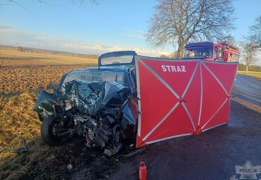 Kobieta straciła panowanie nad autem. Śmiertelny wypadek w powiecie mławskim.